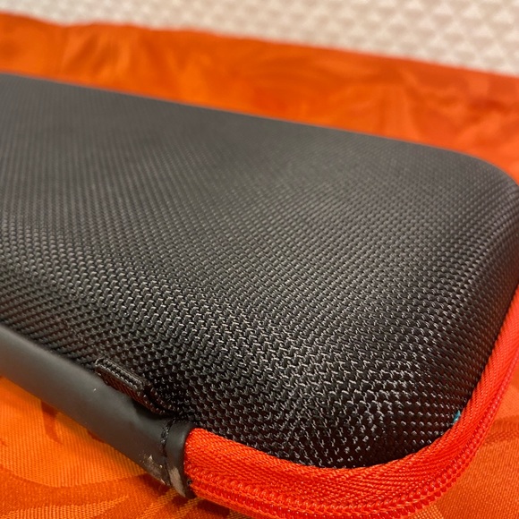 NINTENDO SWITCH CASE WITH SCEEN PROTECTORS AND EAR BUD - Picture 2 of 7